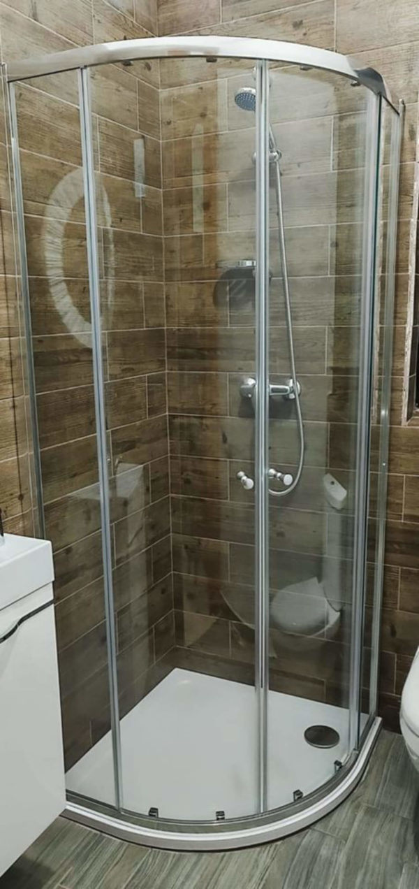 Corner Shower cubicle Round 90cm x 90cm